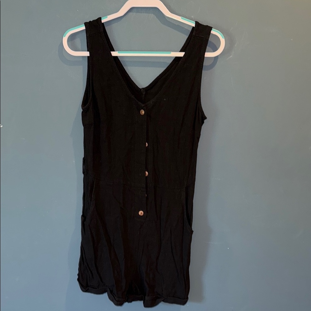 Black Sleeveless Buttoned Jumpsuit